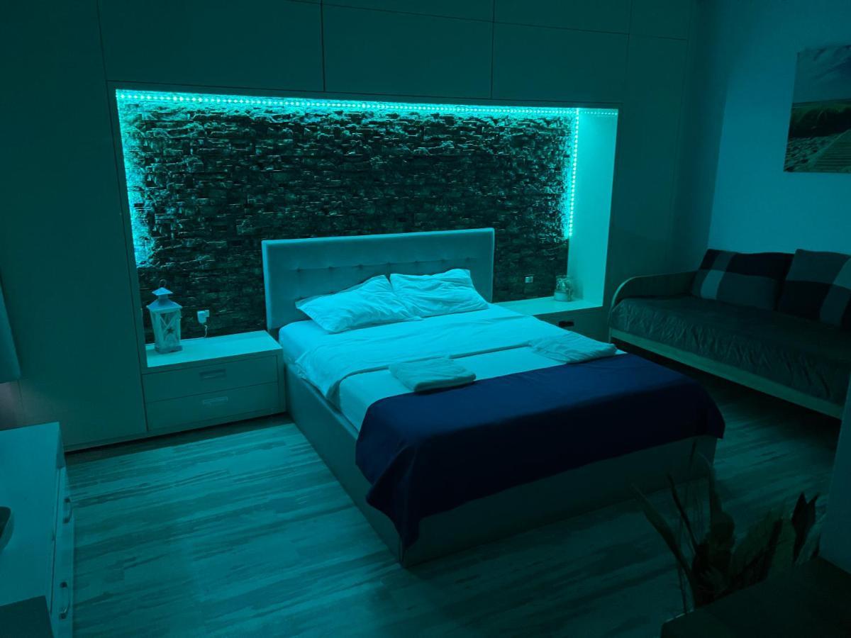 Lakeside Studio Mamaia Central Екстериор снимка